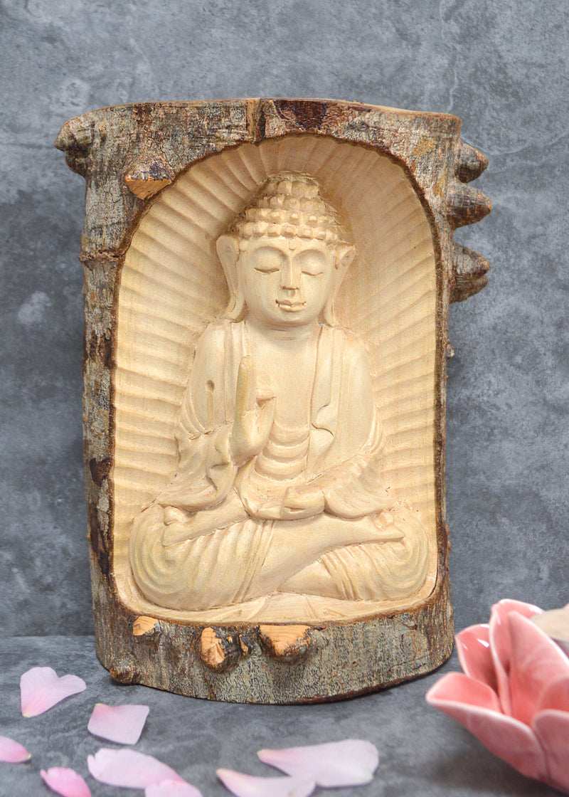 Buddha in Log